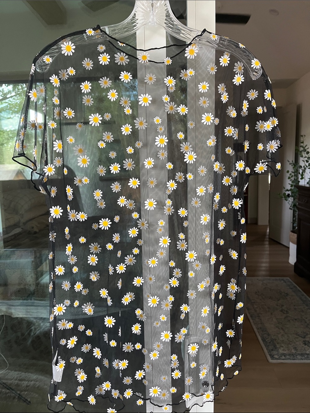 SHEIN Top Medium Black Sheer Daisy Print Short Sleeve Tunic Boho Lightweight
